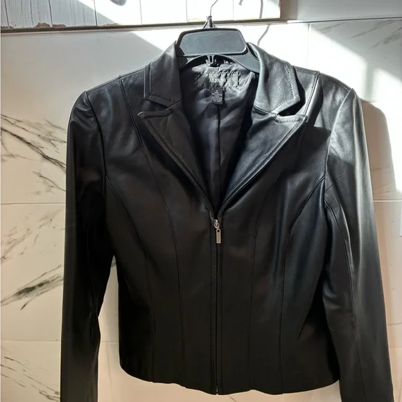 Alfani Sleek Black Women’s Medium Leather Jacket - Picture 3 of 8